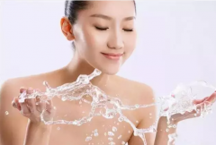 女人护肤补水：解密你的肌肤为什么越补水越